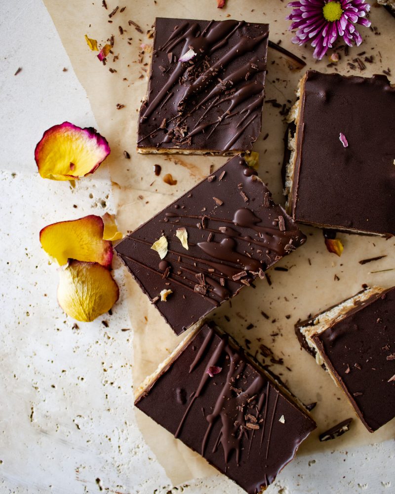 No Bake Dark Chocolate + Peanut Butter Oat Bars by Inspired with a Twist - FoodSocial