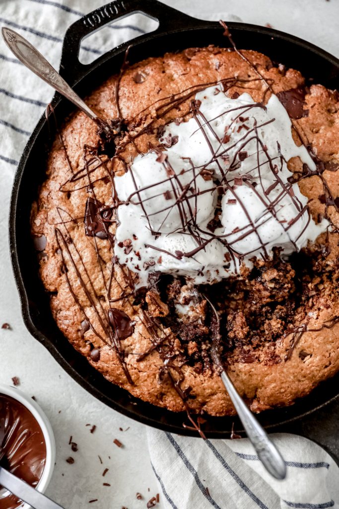Peanut Butter Chocolate Chip Oatmeal Skillet by Jessi's Kitchen - FoodSocial