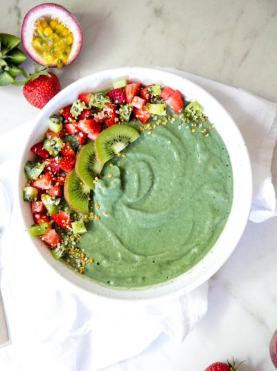 Pineapple and Spirulina Smoothie Bowl