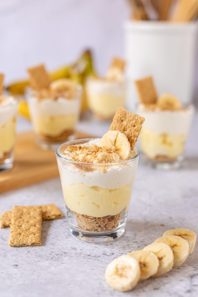 Mini Banana Cream Pie No Bake By The Taste Of Montreal FoodSocial   Rsz Vic 4896 683x1024 