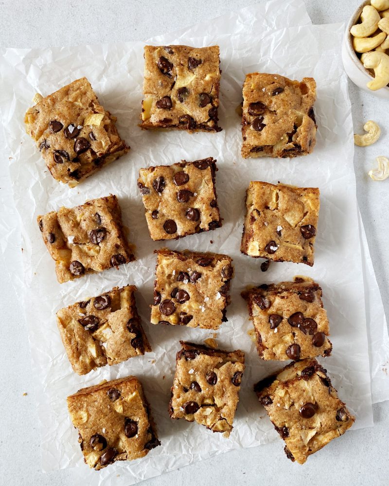 Easy Vegan Apple Blondies by Riri's Recipes - FoodSocial