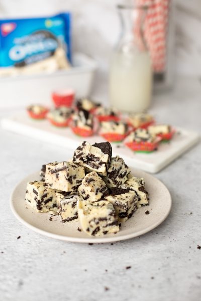 Cookies & Cream Fudge (No-Bake & Microwavable)