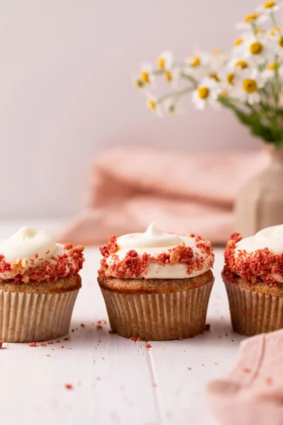 Fresh Strawberry Crunch Cupcakes