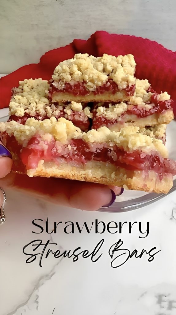 Strawberry Streusel Bars by colleenshealthylife - FoodSocial