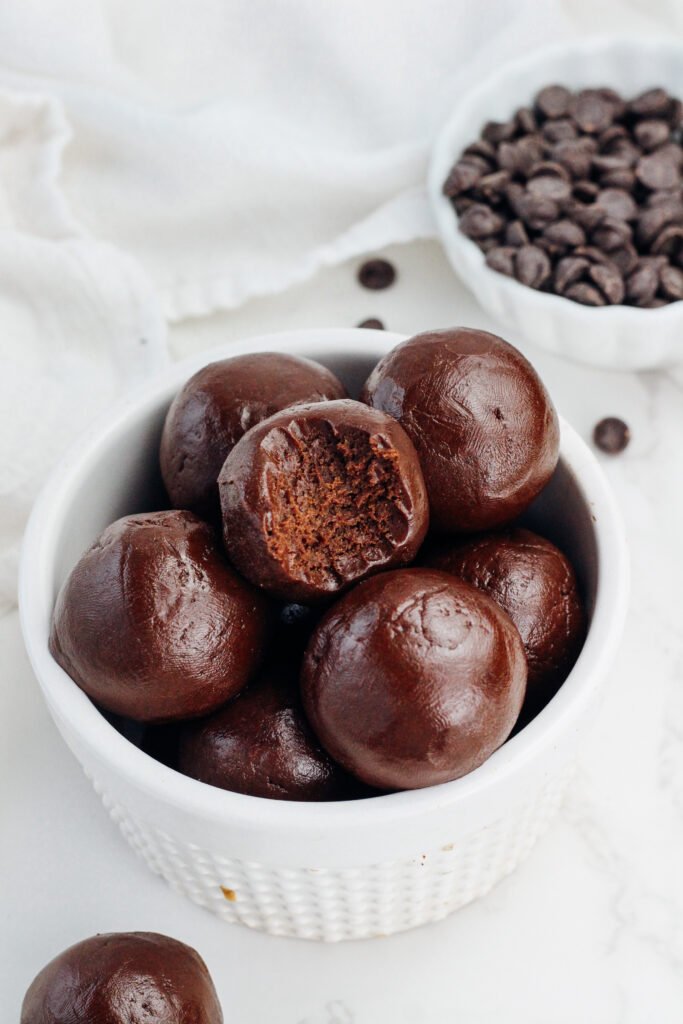 Peanut Butter Fudge Protein Bites (grain-free/vegan) by Kat Condon - FoodSocial