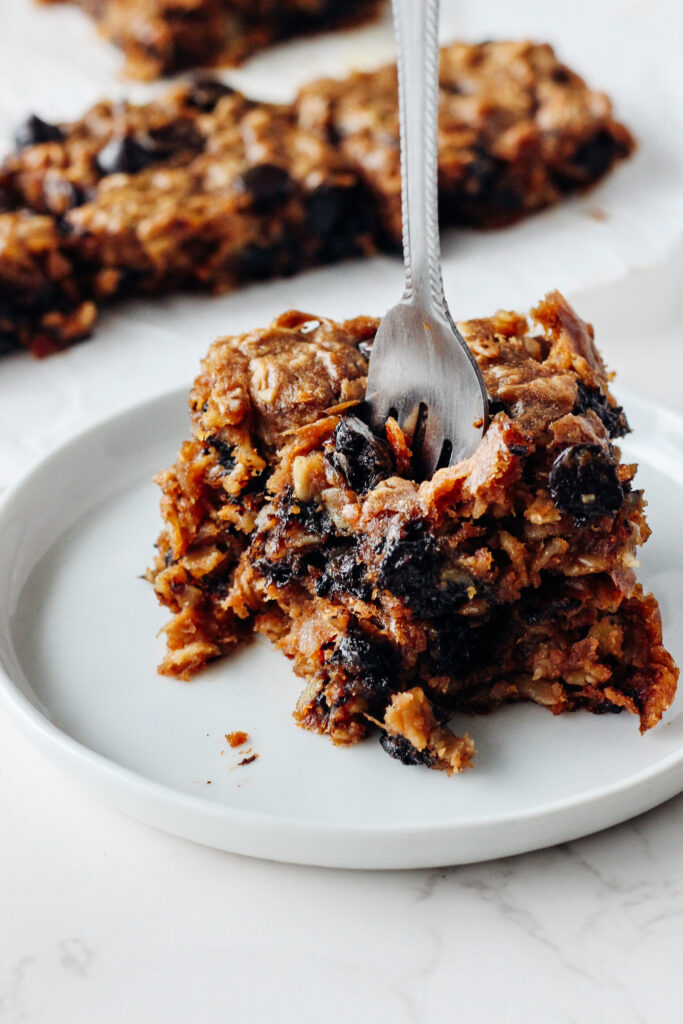 Banana Oatmeal Bars (only 4 ingredients!) by Kat Condon - FoodSocial