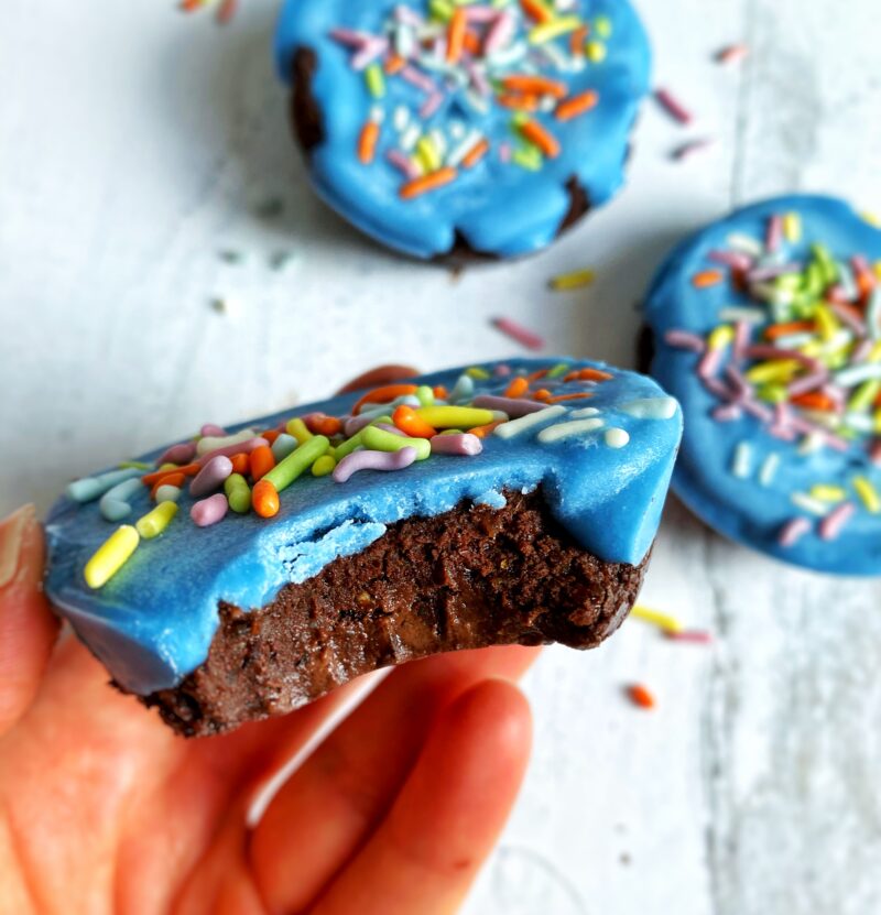 Single Serve No Bake Vegan Cosmic Fudge Brownies by hollysbestlife - FoodSocial