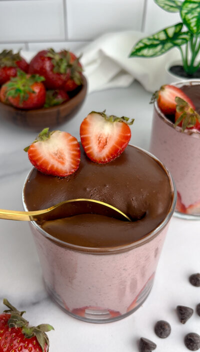 Chocolate Covered Strawberry Blended Overnight Oats