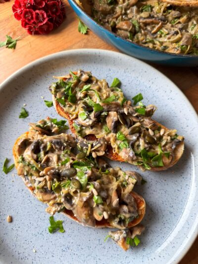 Creamy mushrooms & kale on sourdough