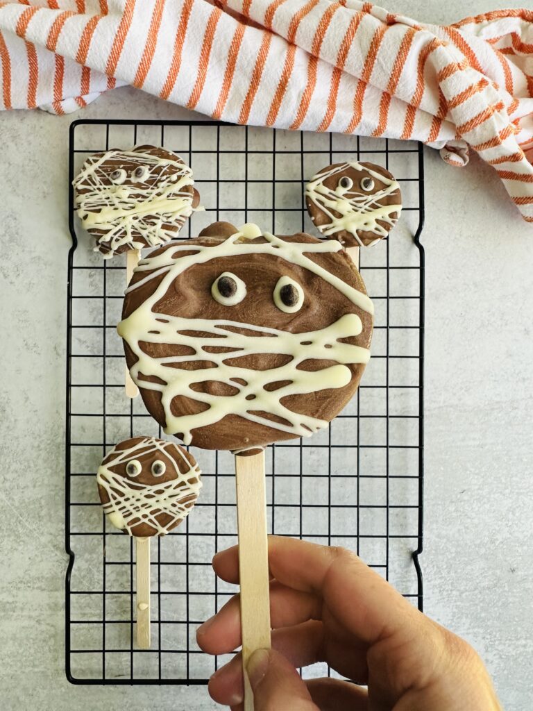 Mummy Apple Pops by LivLaughCook - FoodSocial