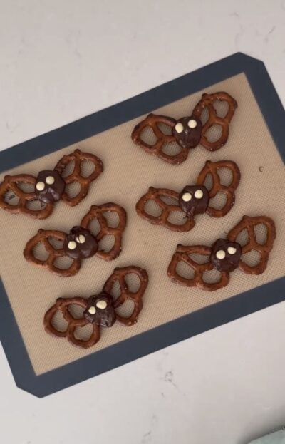 Chocolate Pretzel Bats