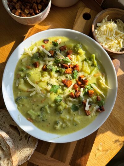 creamy cheesy broccoli chowder