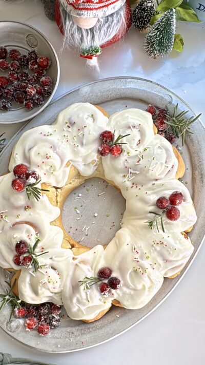 Cinnamon Roll Christmas Wreath (gluten free)