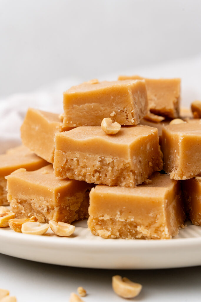 Microwave Peanut Butter Fudge by organicallyaddison - FoodSocial