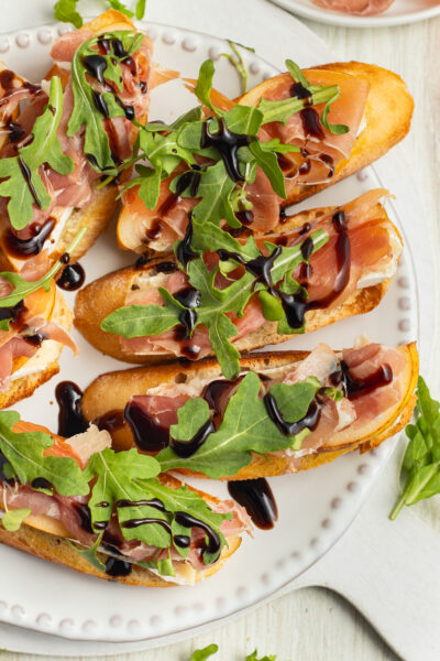 Prosciutto Crostini with Brie and Pear