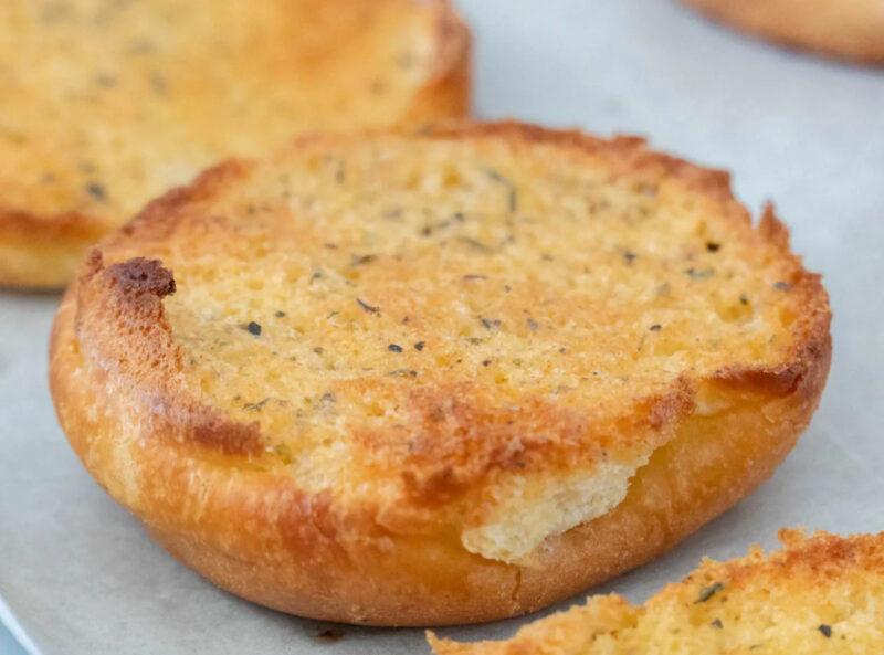 Protein Garlic Bread Pizza by Mya Van Beek - FoodSocial