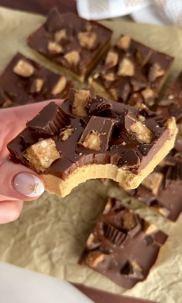 Peanut Butter Cup Protein Bars by colleenshealthylife - FoodSocial