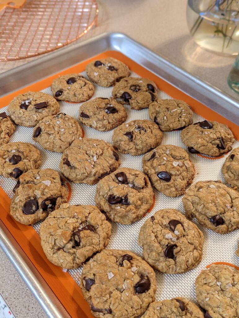 Miso Brown Butter & Dark Chocolate Chunk Oatmeal Cookies (Gluten-Free) by yeet.that.wheat - FoodSoci