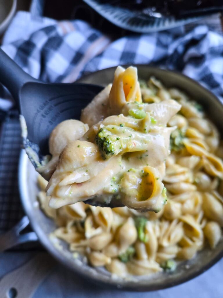 Stovetop Broccoli Cheddar Shells by the_happy_veg - FoodSocial