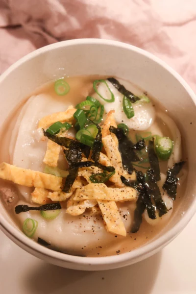 Korean Rice Cake Soup with Dumplings (Tteok Mandu Guk) – Gluten Free Option!