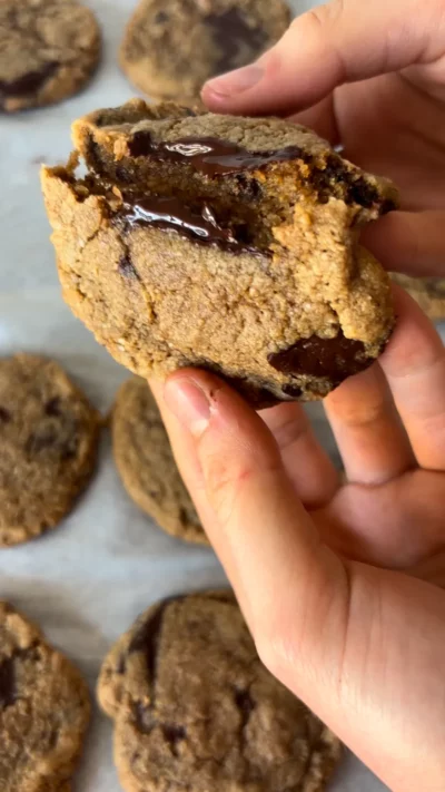 Brown Butter Healthier Chocolate Chip Cookies (Gluten and Refined-Sugar Free)