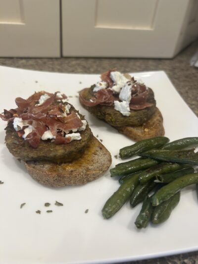 goat cheese, apricot, & prosciutto superfood cake crostini