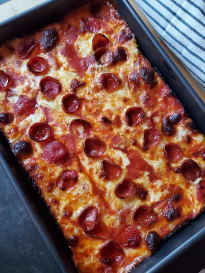 Low-carb Detroit-Style Pizza