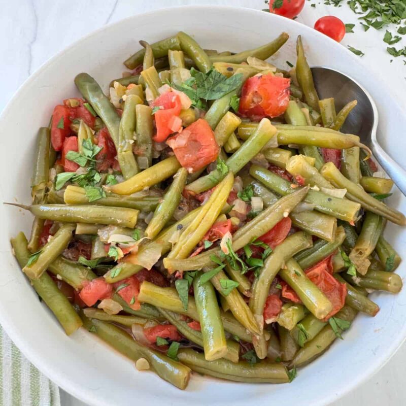 Easy Greek Green Beans by A Sweet Thyme | Gwen Wolken - FoodSocial
