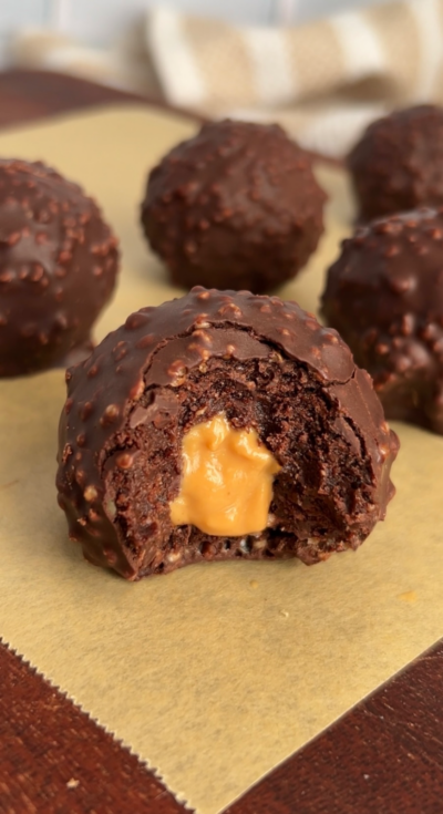 Crunchy PB Stuffed Brownie Bites