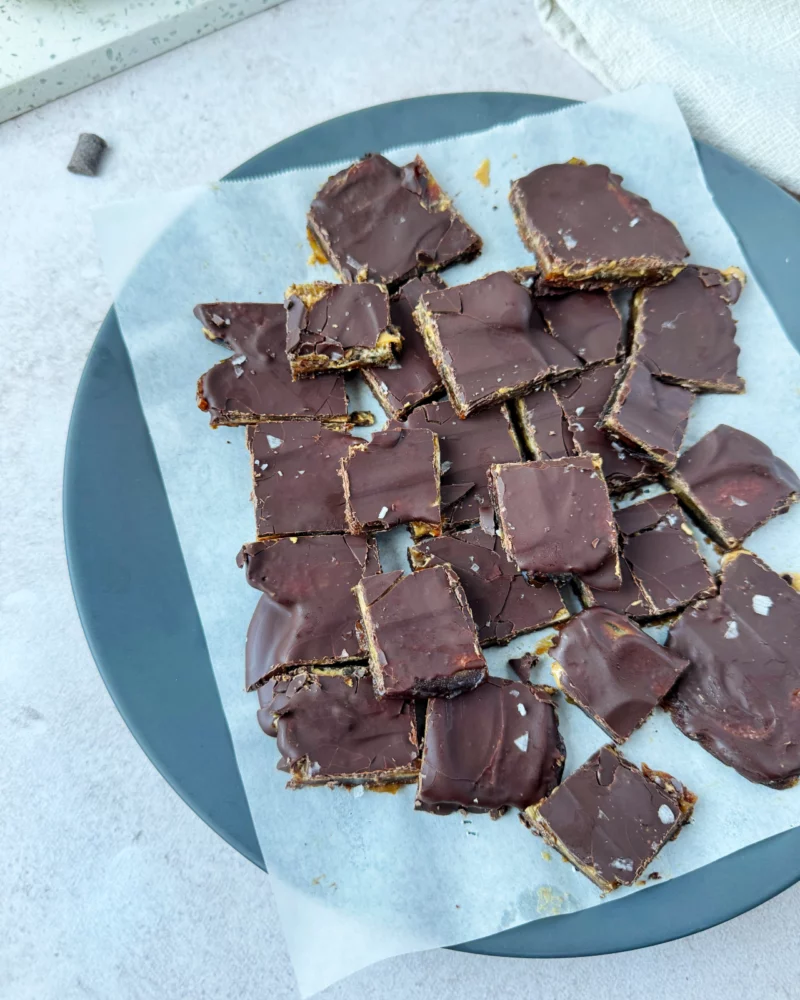 Viral Date Bark by Riri's Recipes - FoodSocial