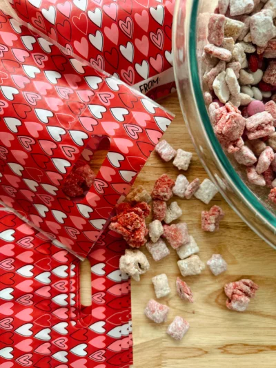 Valentine’s Day Puppy Chow (Muddy Buddies)