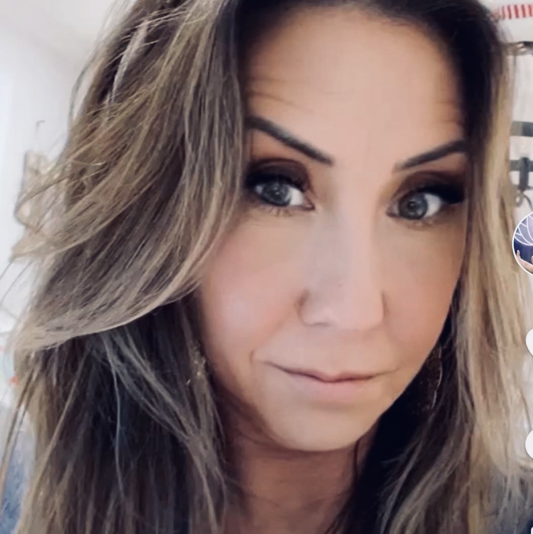 Head Shot: jennifer molloy