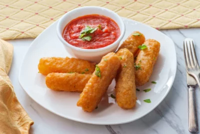 High-Protein Mozzarella Sticks in Sturdy Marinara Sauce