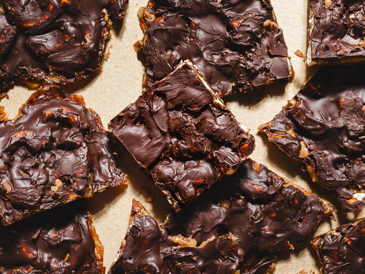 Pretzel Date Bark by ellielikes.cooking - FoodSocial