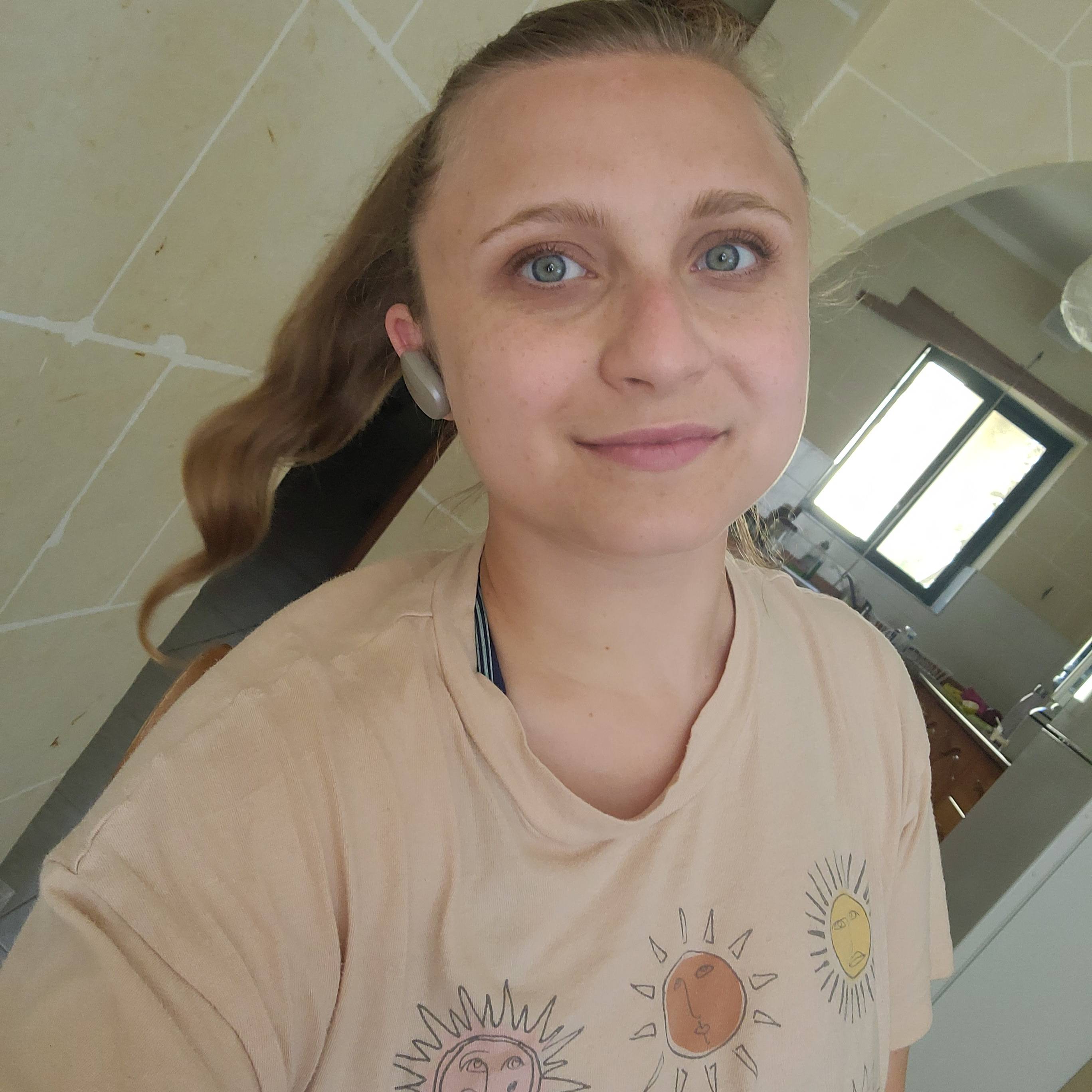 Head Shot: Nicole Keefer