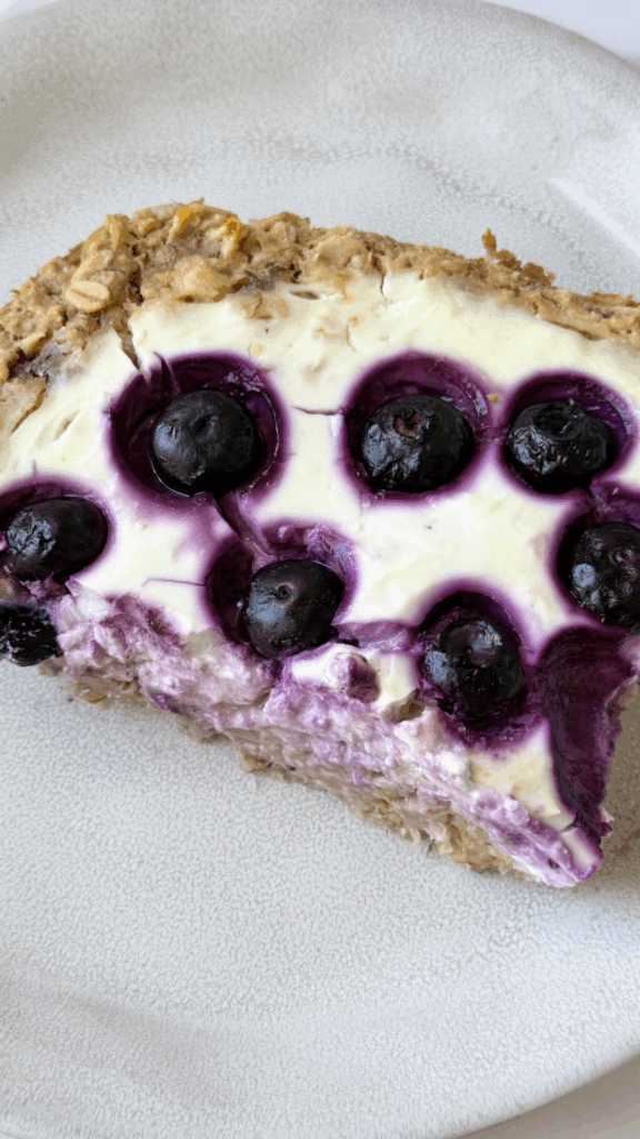 Blueberry Cheesecake Baked Oats by Chenoa Hill - FoodSocial