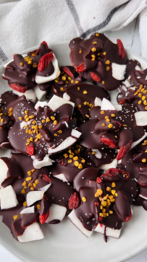 Goji Berry Coconut Clusters by hollysbestlife - FoodSocial