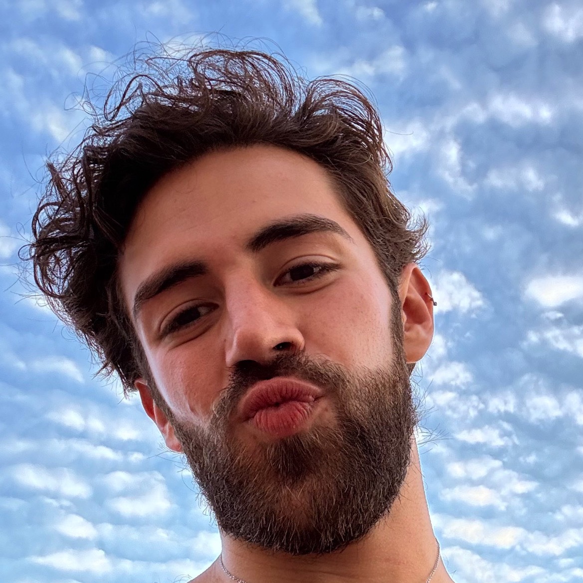 Head Shot: Ale H. Cordoba