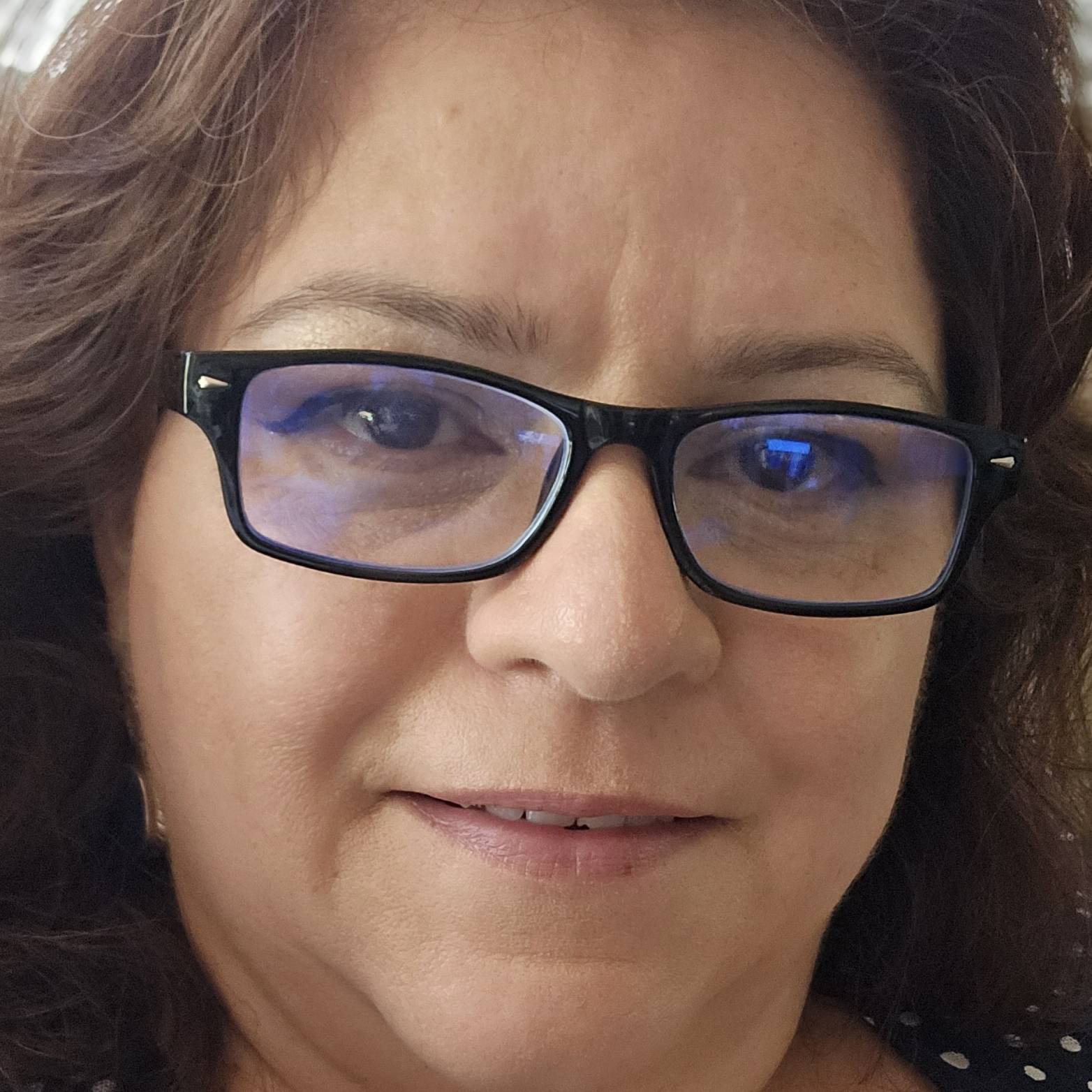 Head Shot: Amalia Flores