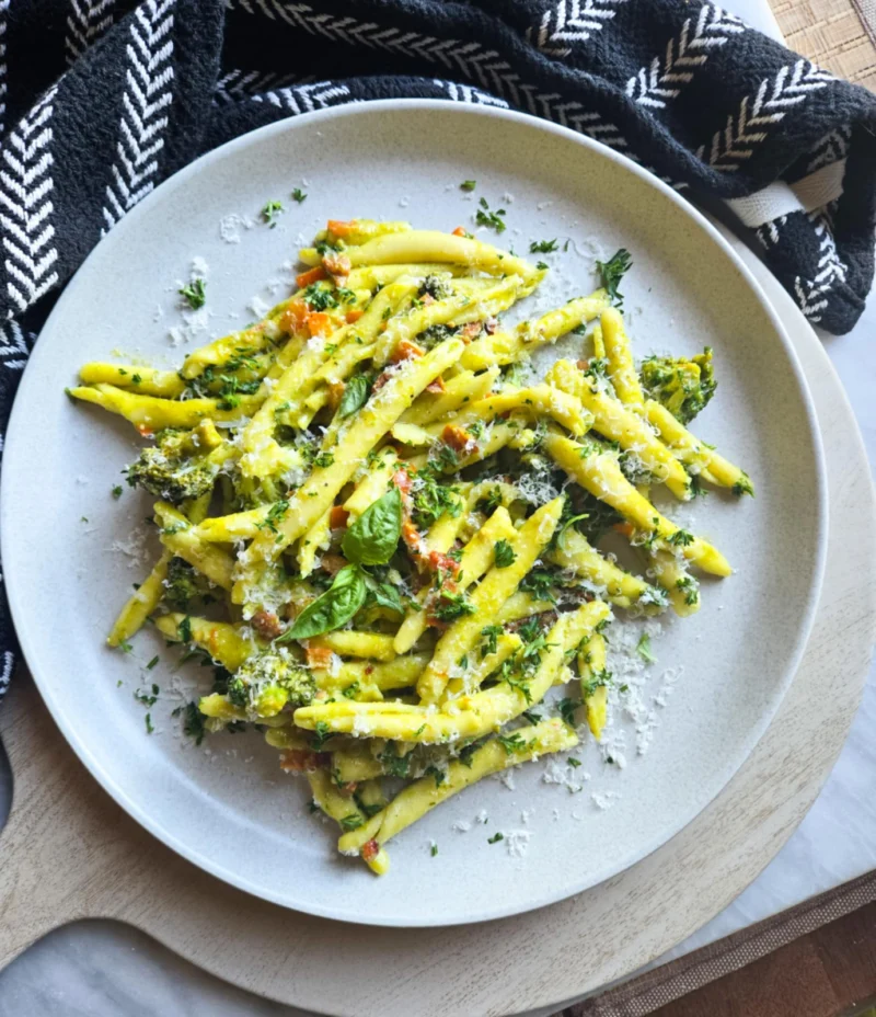 Creamy Pesto Maccheroni with Broccoli & Sundried Toms by the_happy_veg - FoodSocial