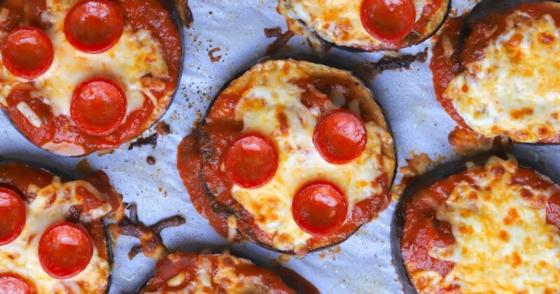 Easy Eggplant Pizza (Low Carb) by Oscar Chimenti - FoodSocial