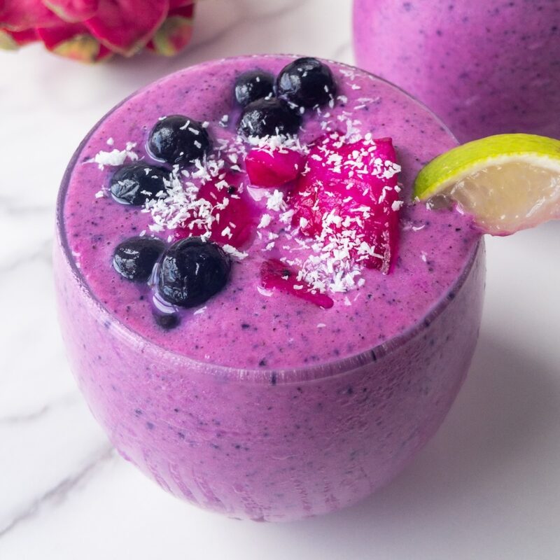 Delicious Berry and Dragon Fruit Smoothie by mammasflavors - FoodSocial