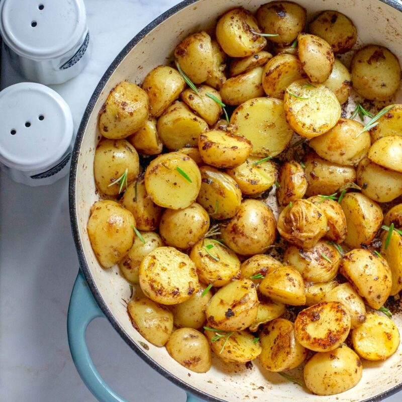 Garlic Butter Baby Potatoes in Dutch Oven by Snezana Stefanovic - FoodSocial