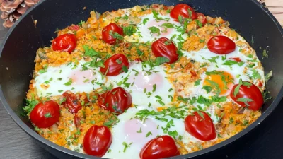 Fried Eggs with Bulgur and Tomatoes