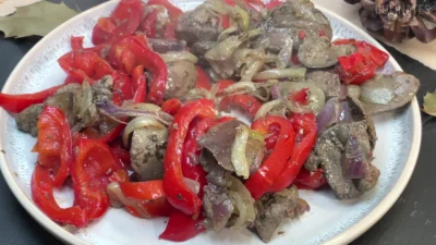 Goose Liver with Onions and Bell Peppers