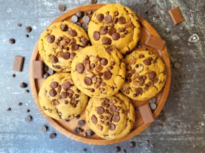 Bakery Style Chocolate Chip Cookies (Vegan)