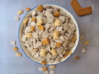 Cinnamon Biscoff Muddy Buddies (Vegan)