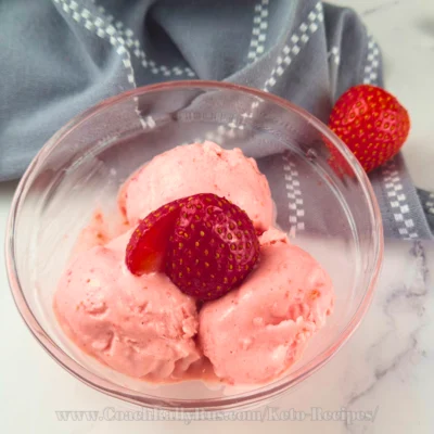 Keto Strawberry Frozen Yogurt Ice Cream