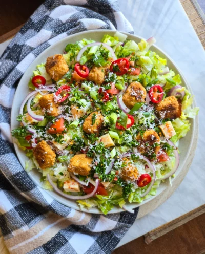 Crispy Chik’n Fresno Ranch Salad