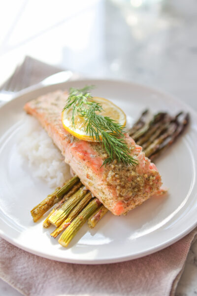 Easy One Pan Herby Dill Salmon and Asparagus (10 minute prep)